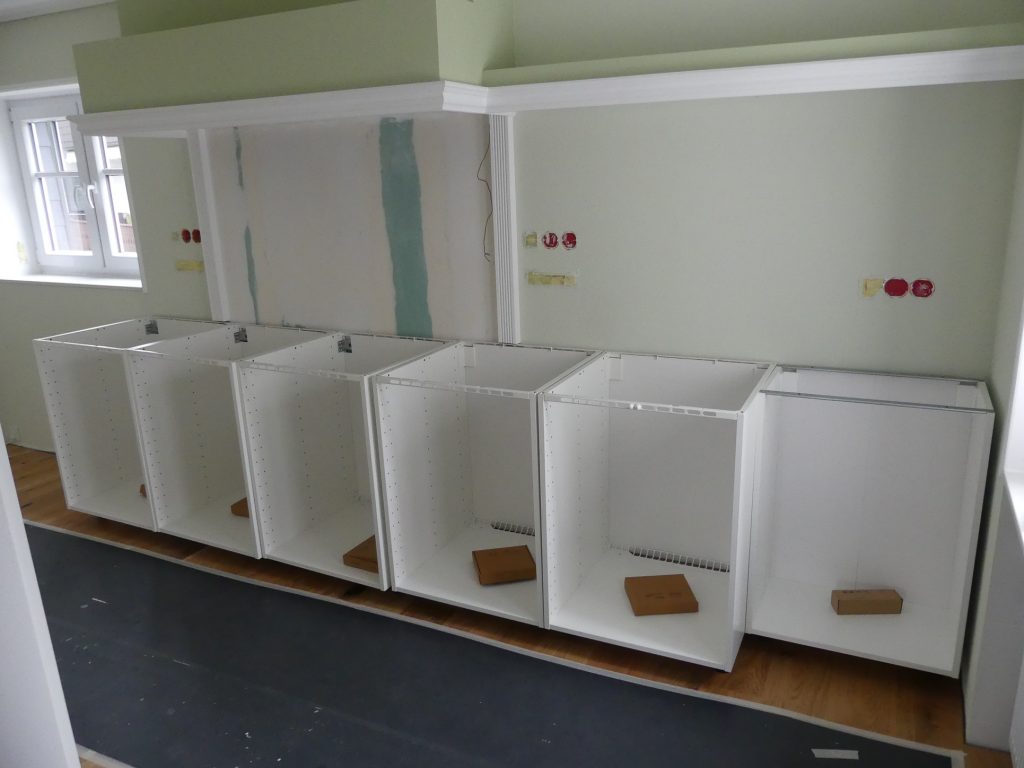 Aufbau der Möbel – Ikea Kitchen